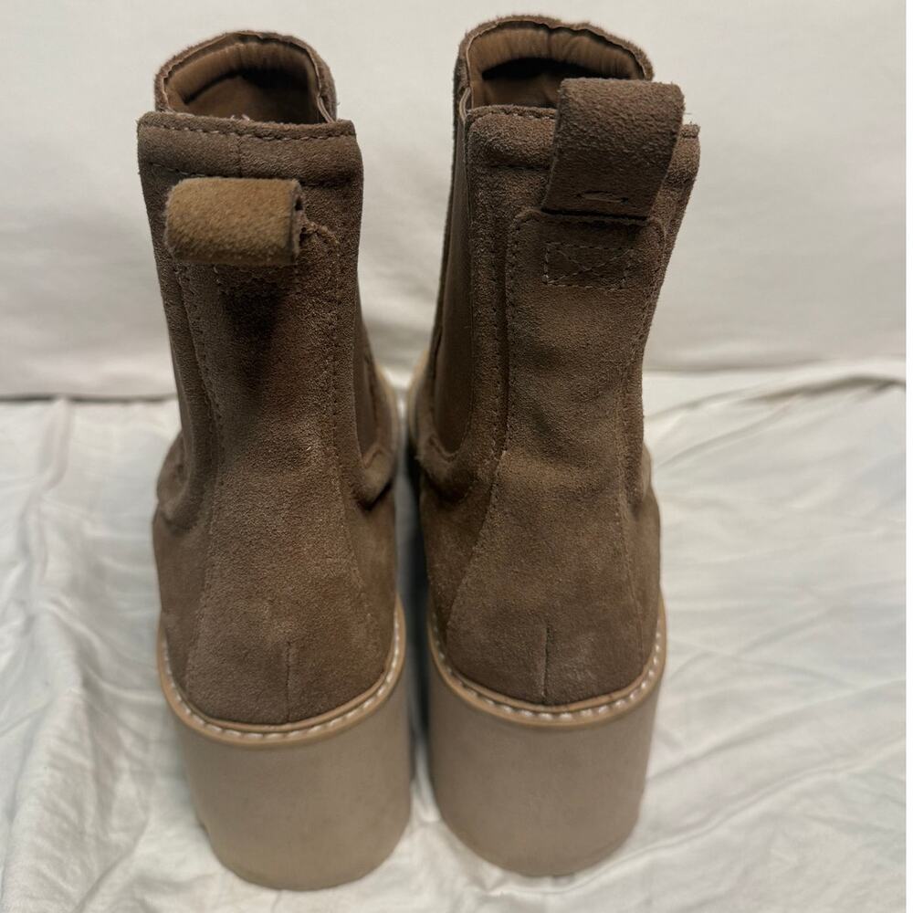 Dolce Vita Lug Chelsea Boot Taupe Suede Size 7 | Old Money Aesthetic - Picture 6 of 7